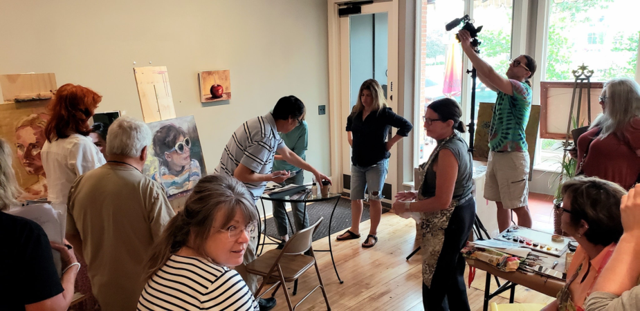 August 2023, Victor Wang demonstrating techniques at D. Anthony Atelier in Downtown Wausau, WI. *Photo credit: Beau and Kara Lasiewicz August 2023, Victor Wang demonstrating techniques at D. Anthony Atelier in Downtown Wausau, WI. *Photo credit: Beau and Kara Lasiewicz